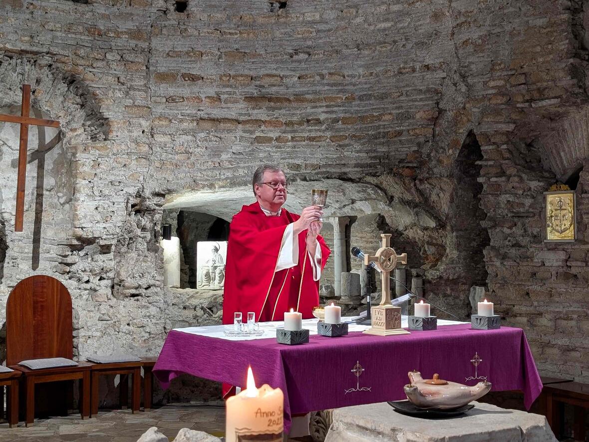 Gottesdienst in der Katakomben-Basilika