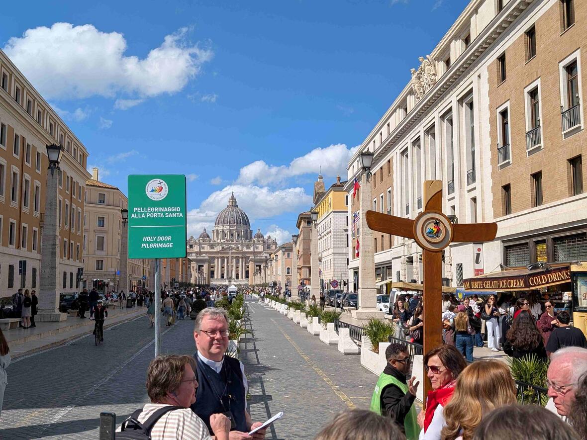 Pilgerreise Rom im Heiligen Jahr Aufstellung zum Pilgerweg in den Petersdom