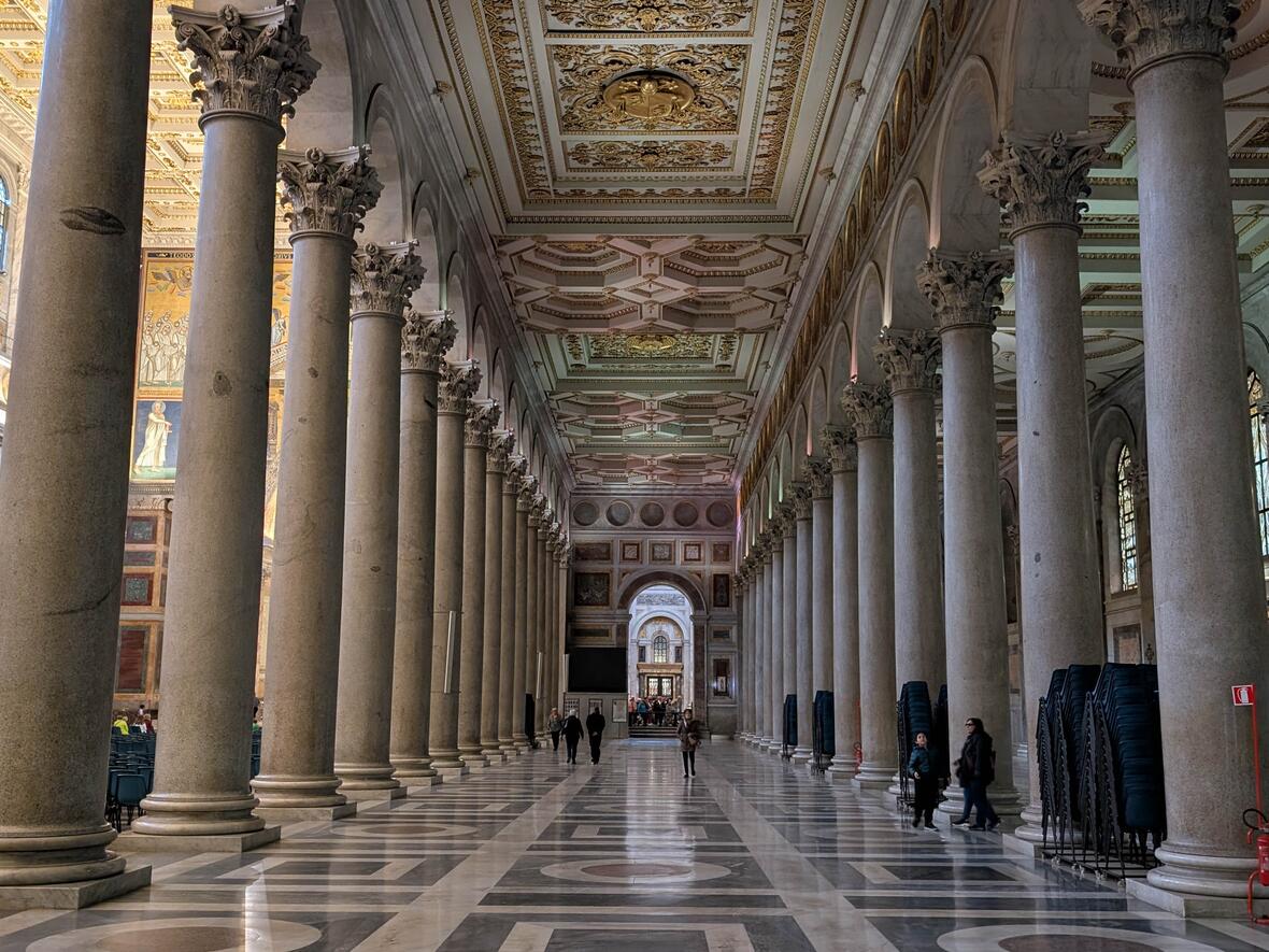 Pilgerreise Rom im Heiligen Jahr Nebenschiff in St. Paul vor den Mauern