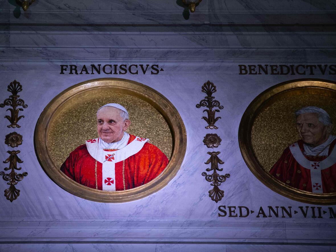 Pilgerreise Rom im Heiligen Jahr Alle Päpste werden in St. Paul vor den Mauern abgebildet