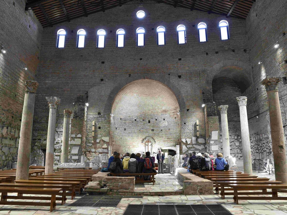 Gottesdienst in der Katakomben-Basilika Frater Manfred in den Domitilla-Katakomben