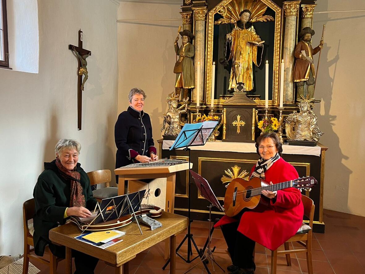 Die Neuburger Saitenmusik sorgte für die musikalische Gestaltung.