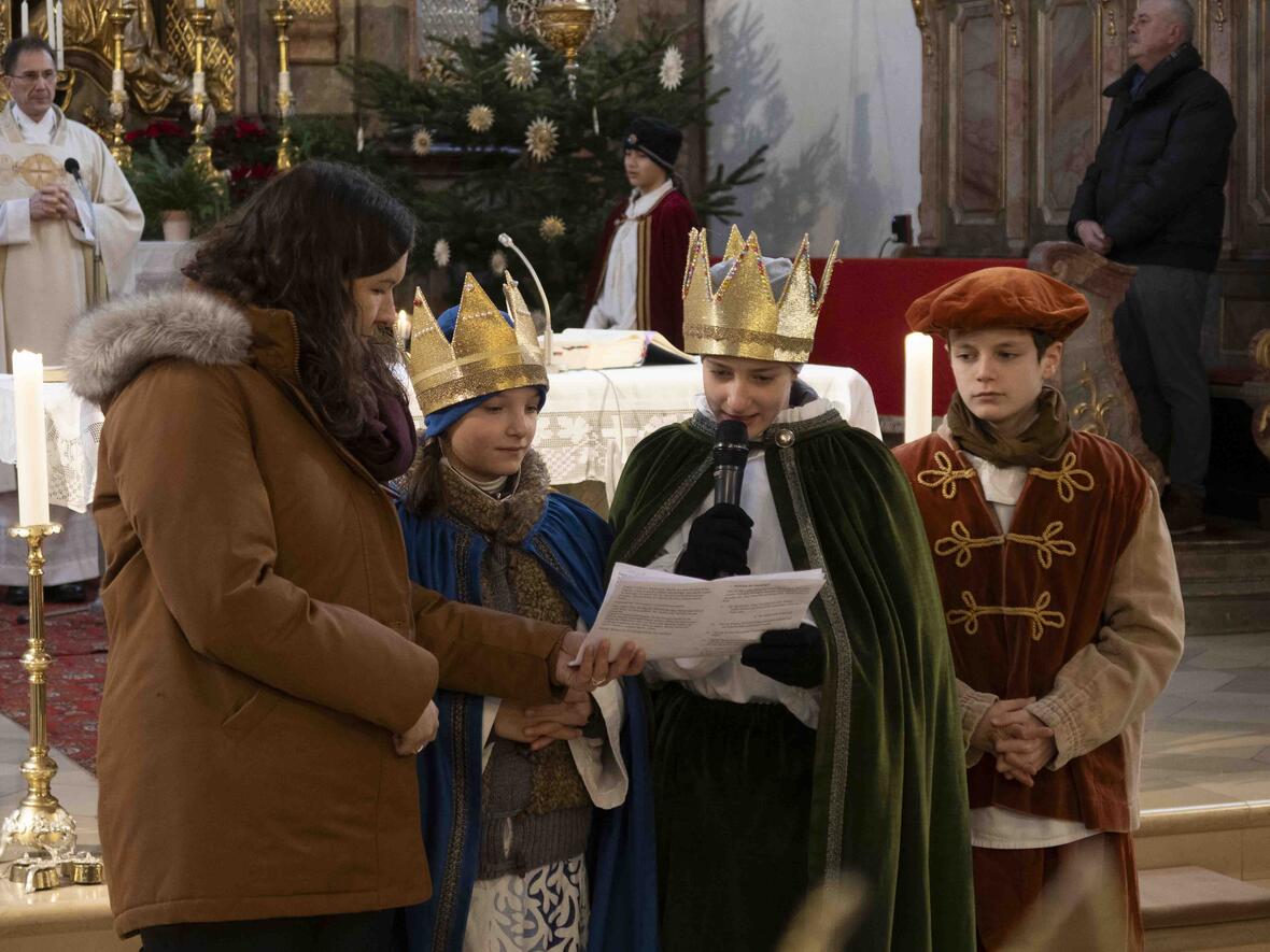 Sie Sternsinger wirkten oft auch in den Gottesdiensten mit - z.B. beim Kyrie oder bei den Fürbitten.