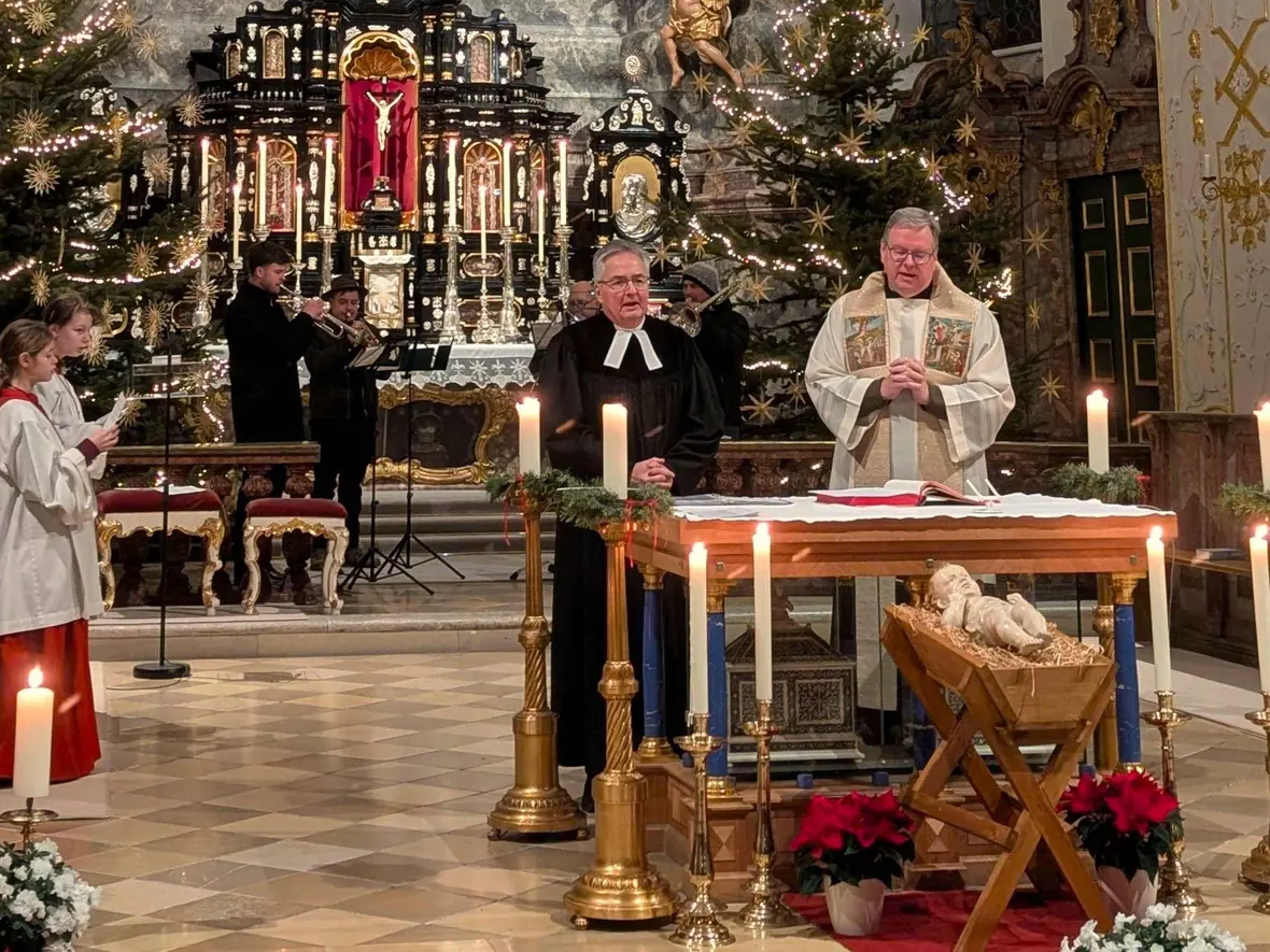 Pfarrer Schiller und Pfarrer Kohler in der Hofkirche