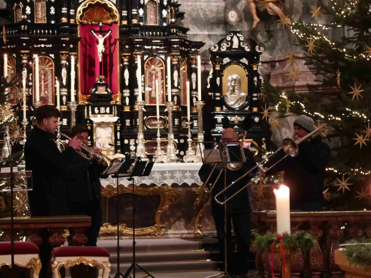 Die ökumenische Feier in der Hofkirche wurde von den Rennertshofener Turmbläsern musikalisch gestaltet.