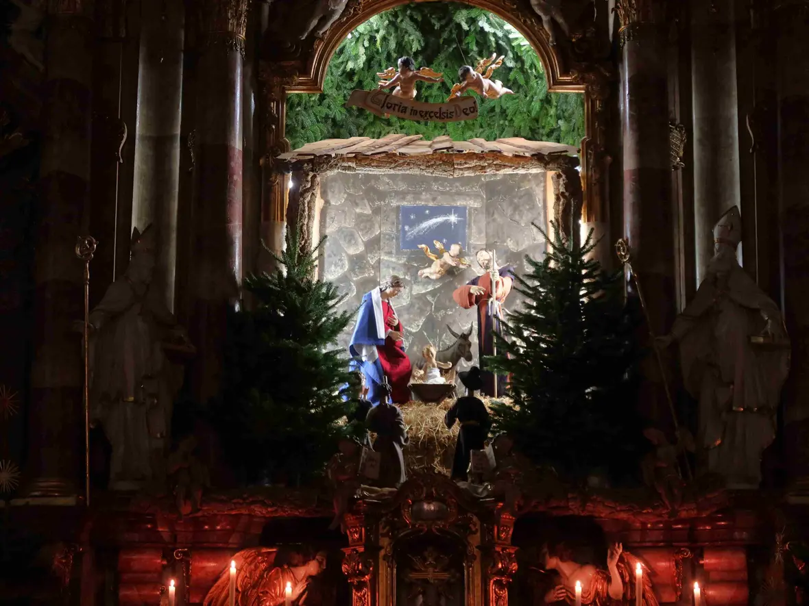 Krippe im Hochaltar von Hl. Geist.