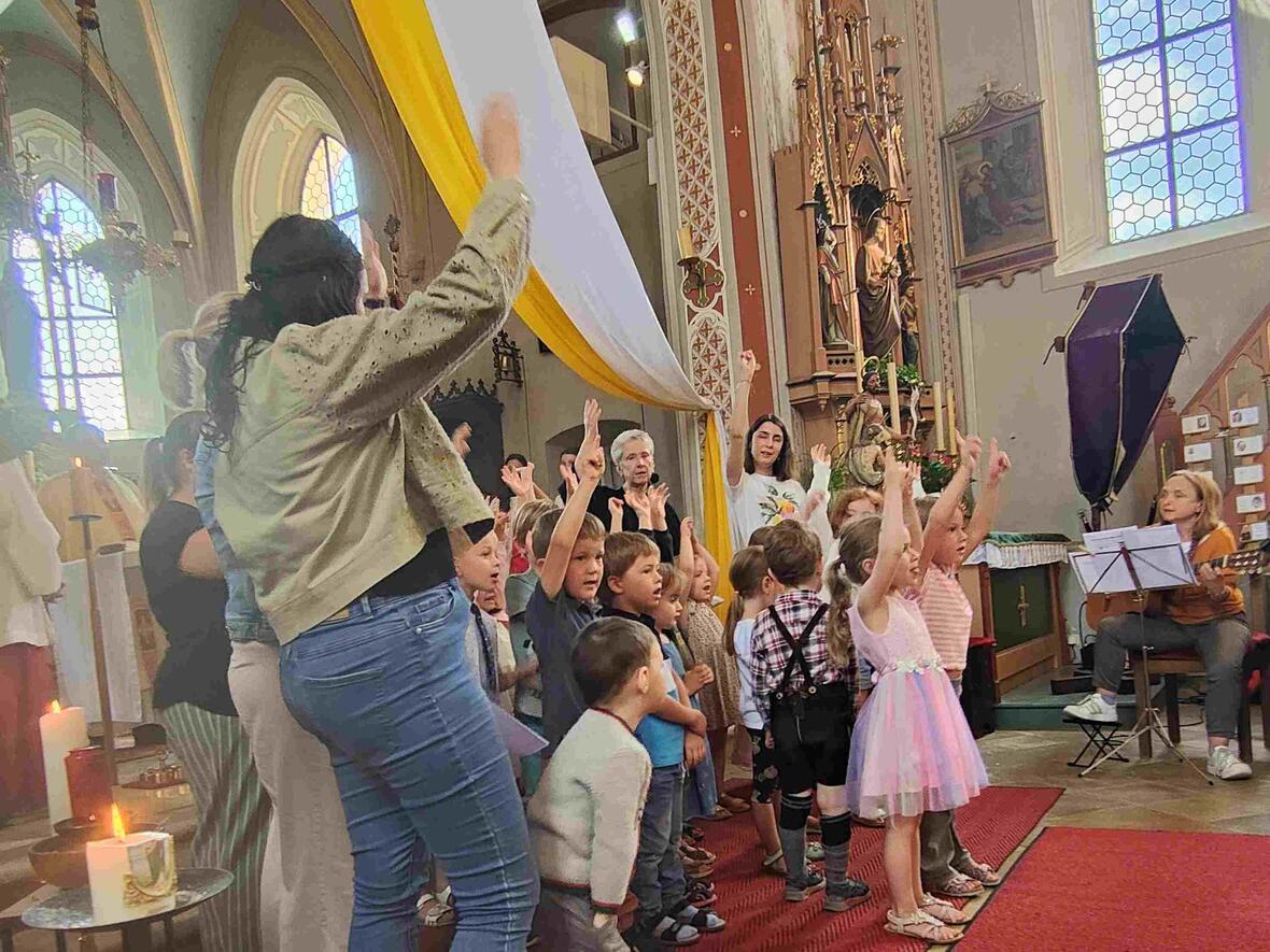 ... mit großer Beteiligung der Kindergartenkinder ...