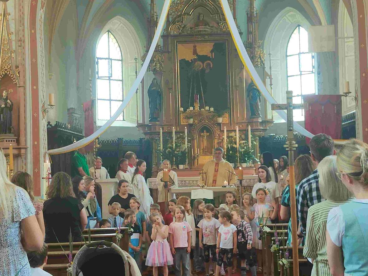 Den Auftakt machte der Familiengottesdienst ...