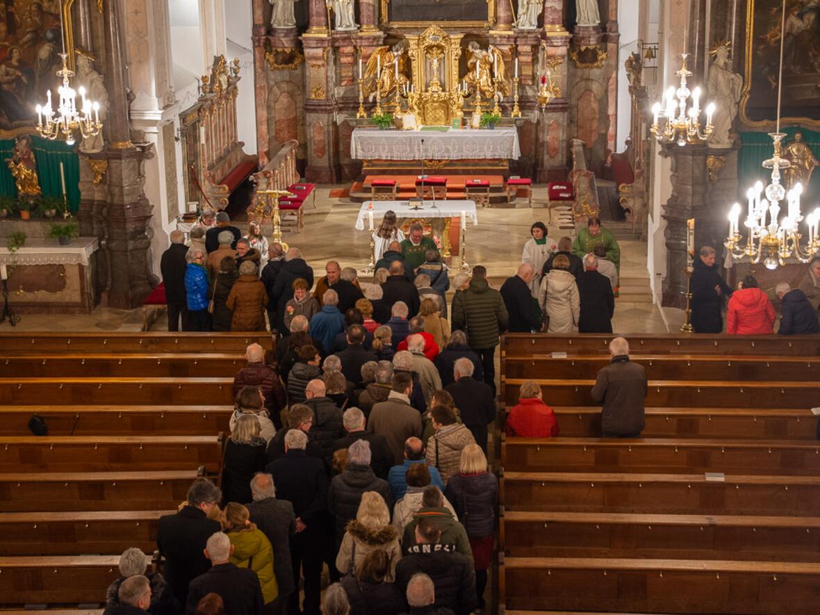 Die Ehejubilare nahmen das Angebot zur Segnung gerne an.