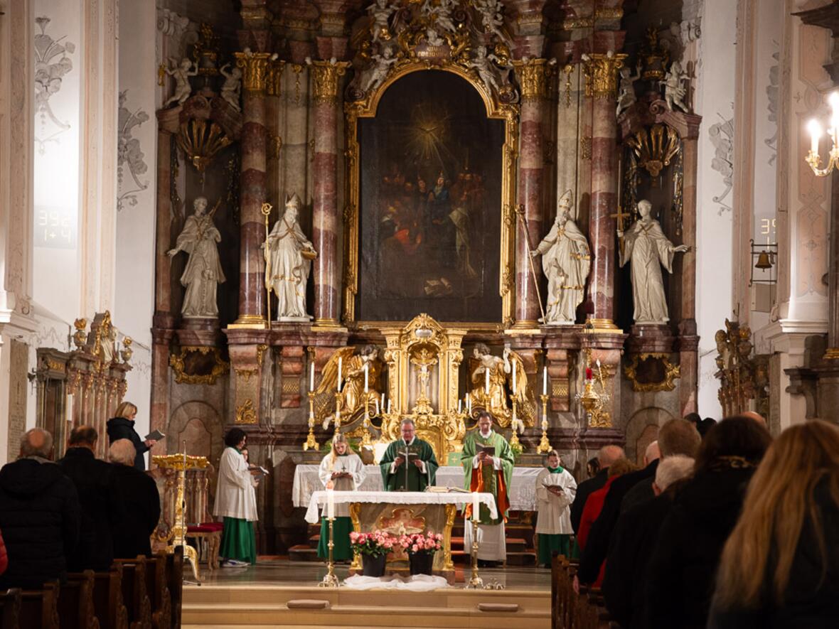Stadtpfarrer Kohler zelebrierte mit Kaplan Reißner den Gottesdienst in der vollen Hl. Geist Kirche