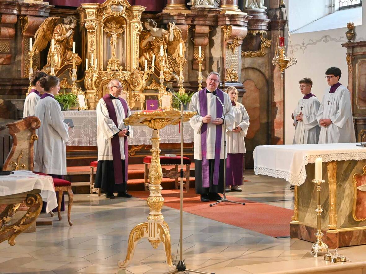 Zur 2. Fastenpredigt begrüßte Pfarrer Kohler mit Dr. Christian Hartl einen langjährigen Weggefährten aus dem Priesterseminar