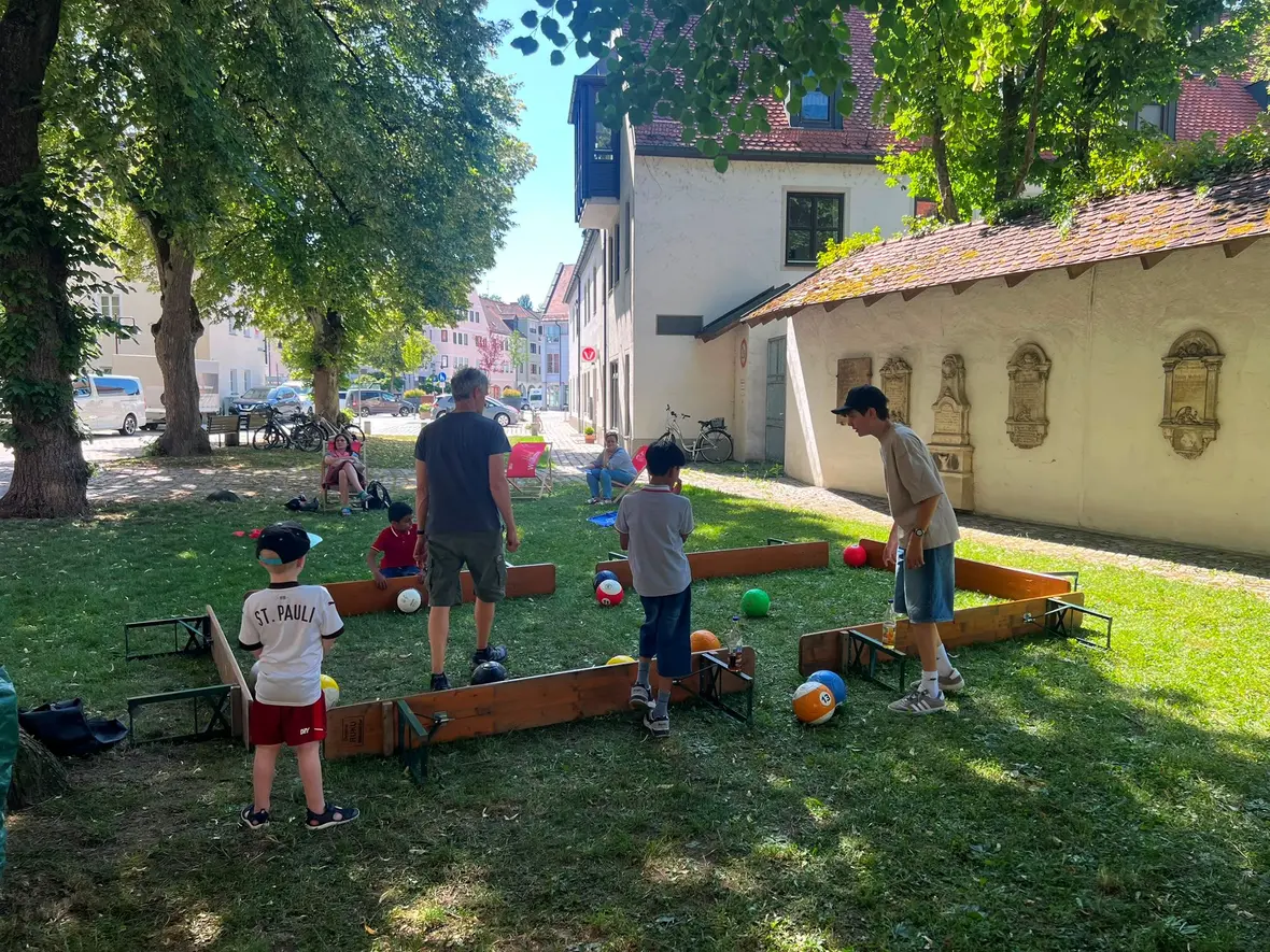 Fußball-Spaß für kleine und große Kinder