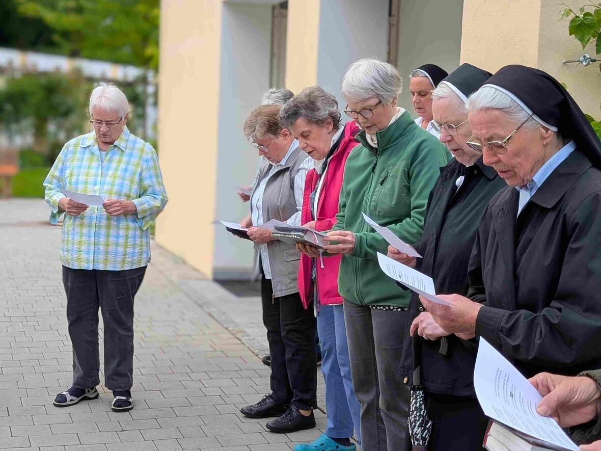 Am Institut der Maria-Ward-Schwestern schlossen sich einige Schwestern gerne an.