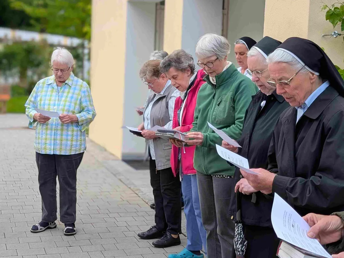 Am Institut der Maria-Ward-Schwestern schlossen sich einige Schwestern gerne an.
