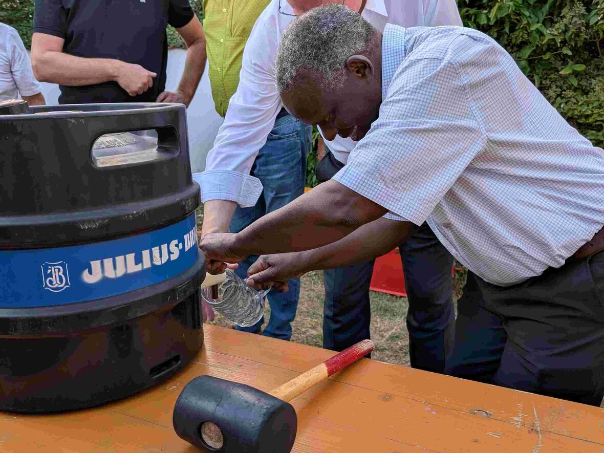 O´zapft is - diesmal durch John Kyazze aus Uganda