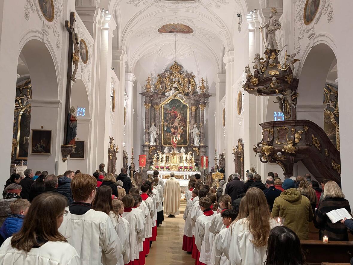 Am Ende der Osternacht war St. Peter hell erleuchtet.