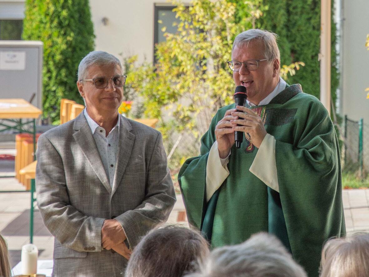 Bereit für weitere Aufgaben: Hr. Baumann wurde im Rahmen des Gottesdienstes als Leiter von Wortgottesdiensten ein Ried eingeführt.
