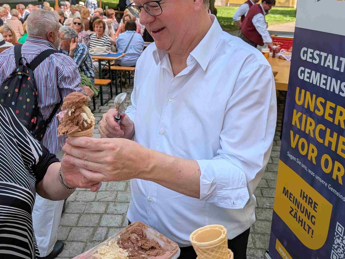Frei-Eis vom Stadtpfarrer höchstpersönlich