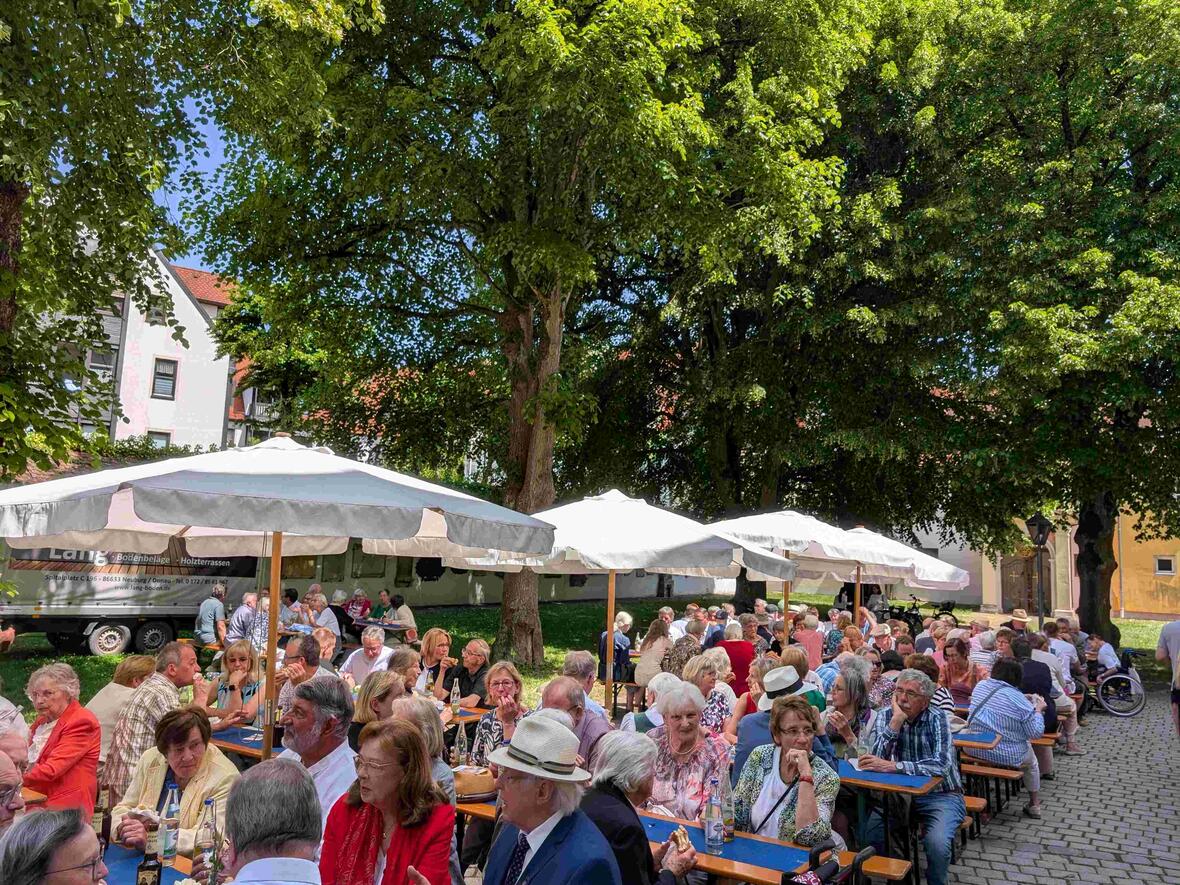 Gemütliches Zusammensein beim Pfarrfestle