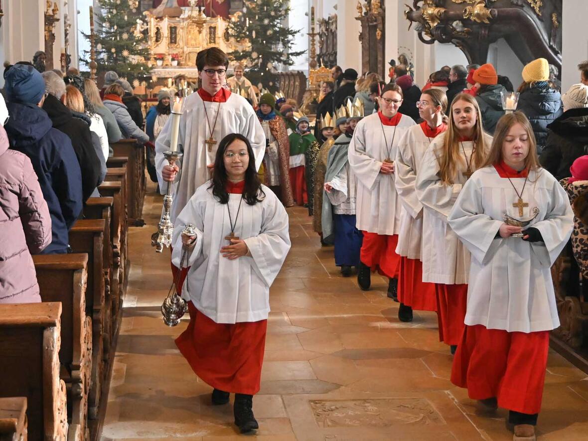 Unsere jugendlichen Ministranten waren als Begleiter dabei an den vier Tagen. Das Bild vom Auszug sollte das letzte Bild sein.