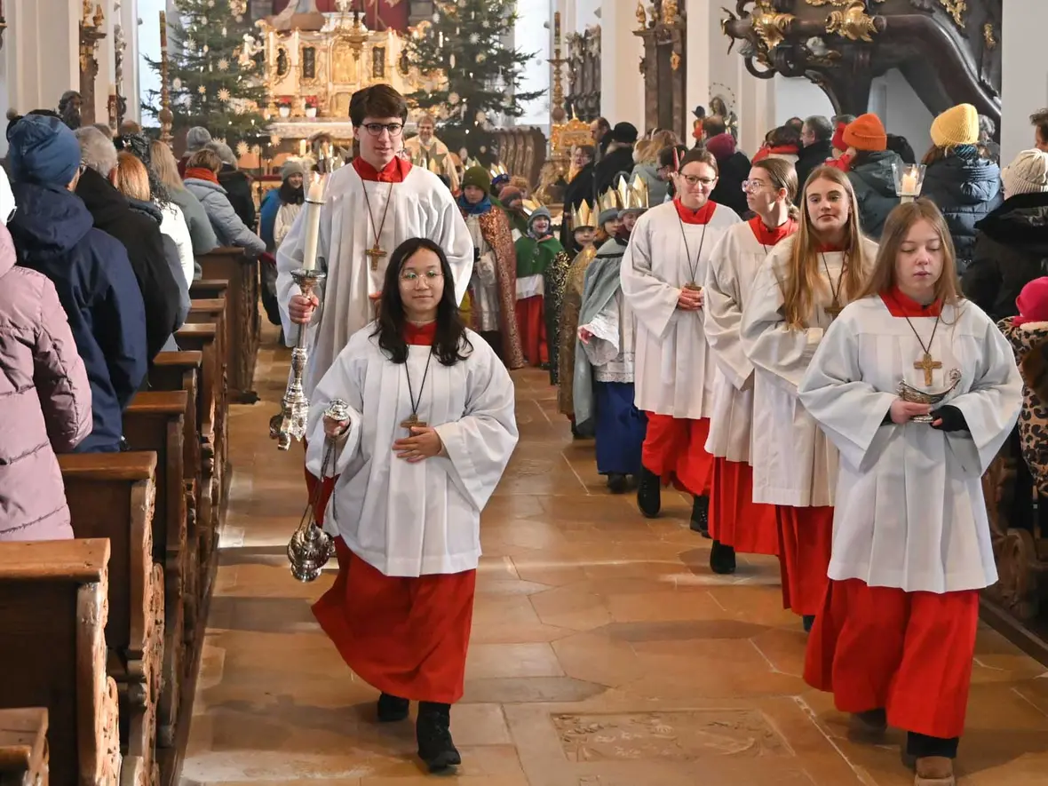 Unsere jugendlichen Ministranten waren als Begleiter dabei an den vier Tagen. Das Bild vom Auszug sollte das letzte Bild sein.