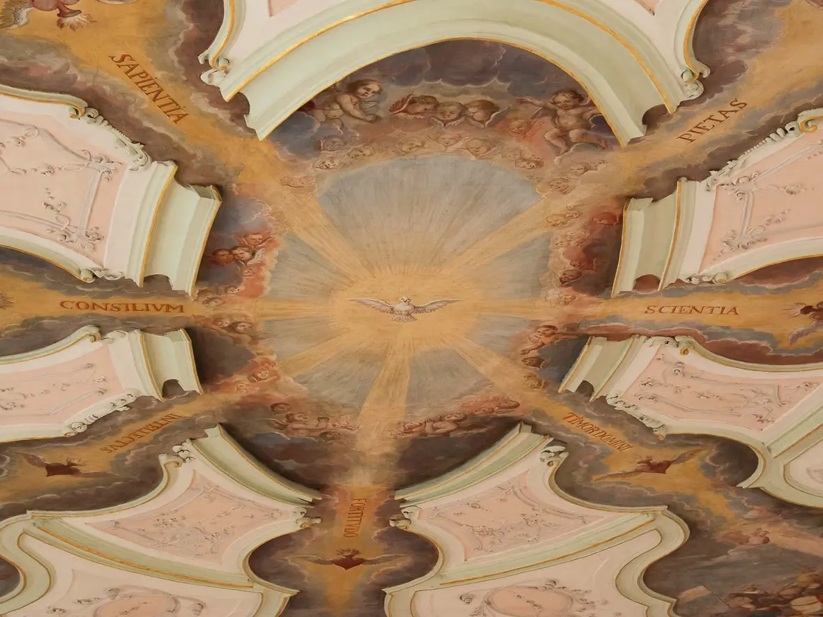 Das Deckenfresko in der Pfarrkirche Hl. Geist jetzt fest am kirchlichen Himmel