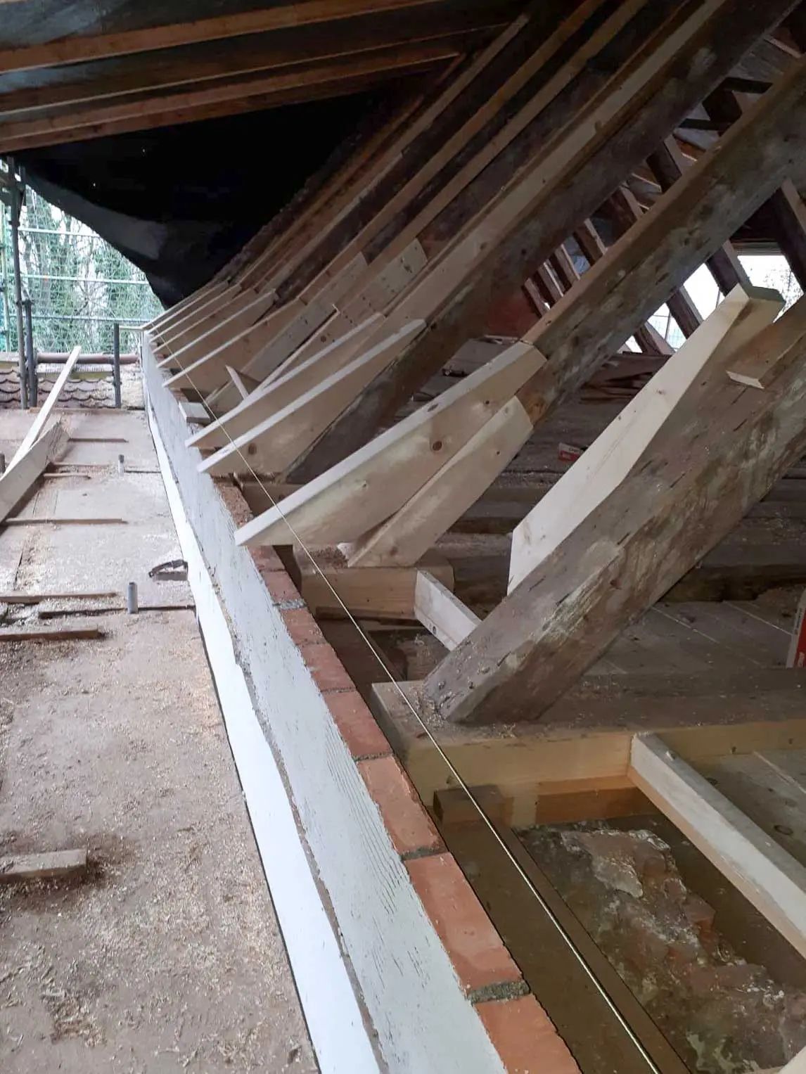 im-dach-der-sakristei-am-30-11-2018_02