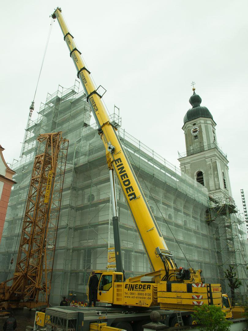 kranaufbau-vor-st-peter_02_lightbox