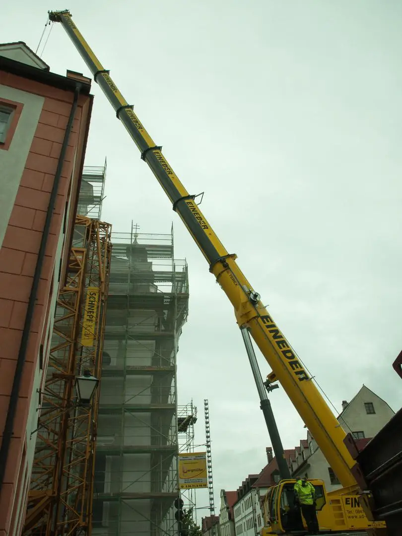 kranaufbau-vor-st-peter_03_lightbox