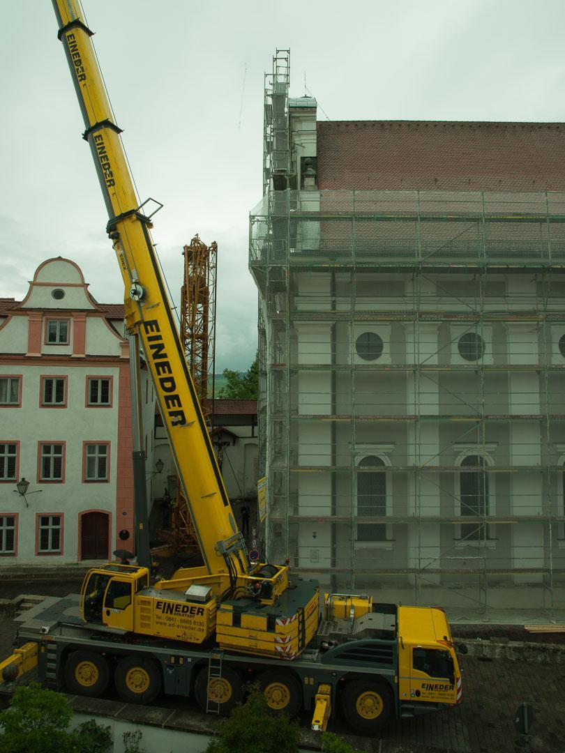 kranaufbau-vor-st-peter_04_lightbox