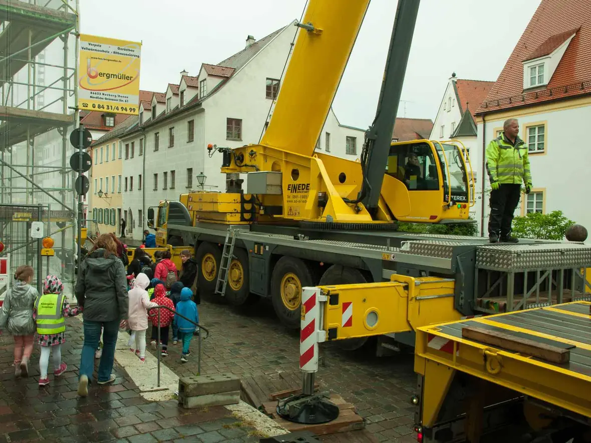 kranaufbau-vor-st-peter_08_lightbox