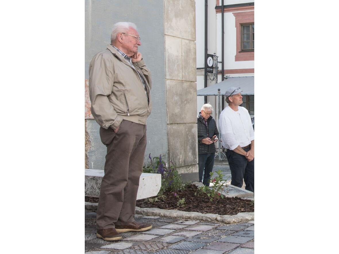 Bescheiden beobachtet Martin Erdösi die Zeremonie.