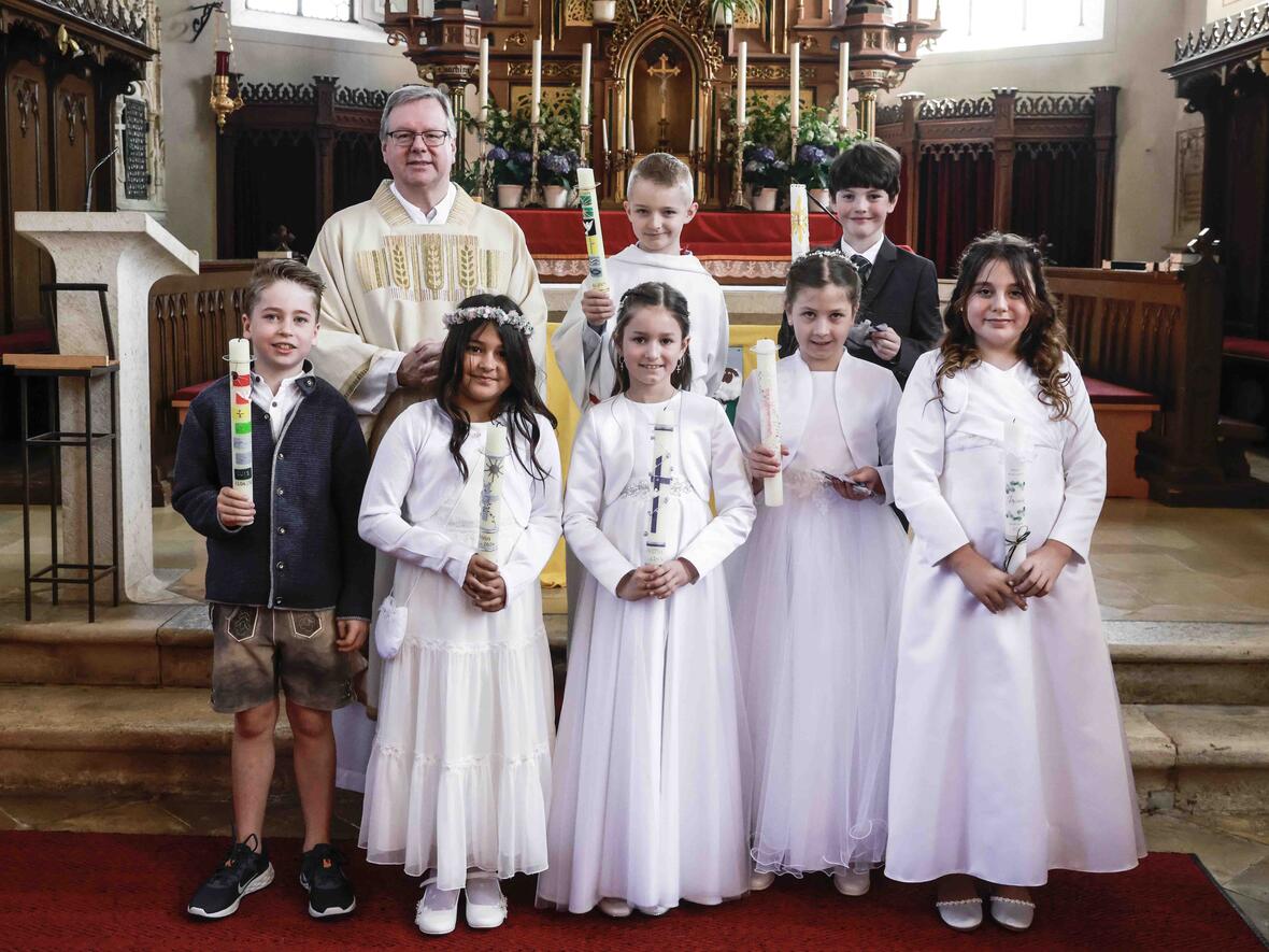 Gruppenfoto mit den Erstkommunionkindern in Rohrenfels