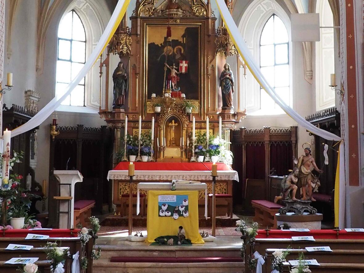 Zur Erstkommunion wurde die Kirche in Rohrenfels festlich geschmückt.