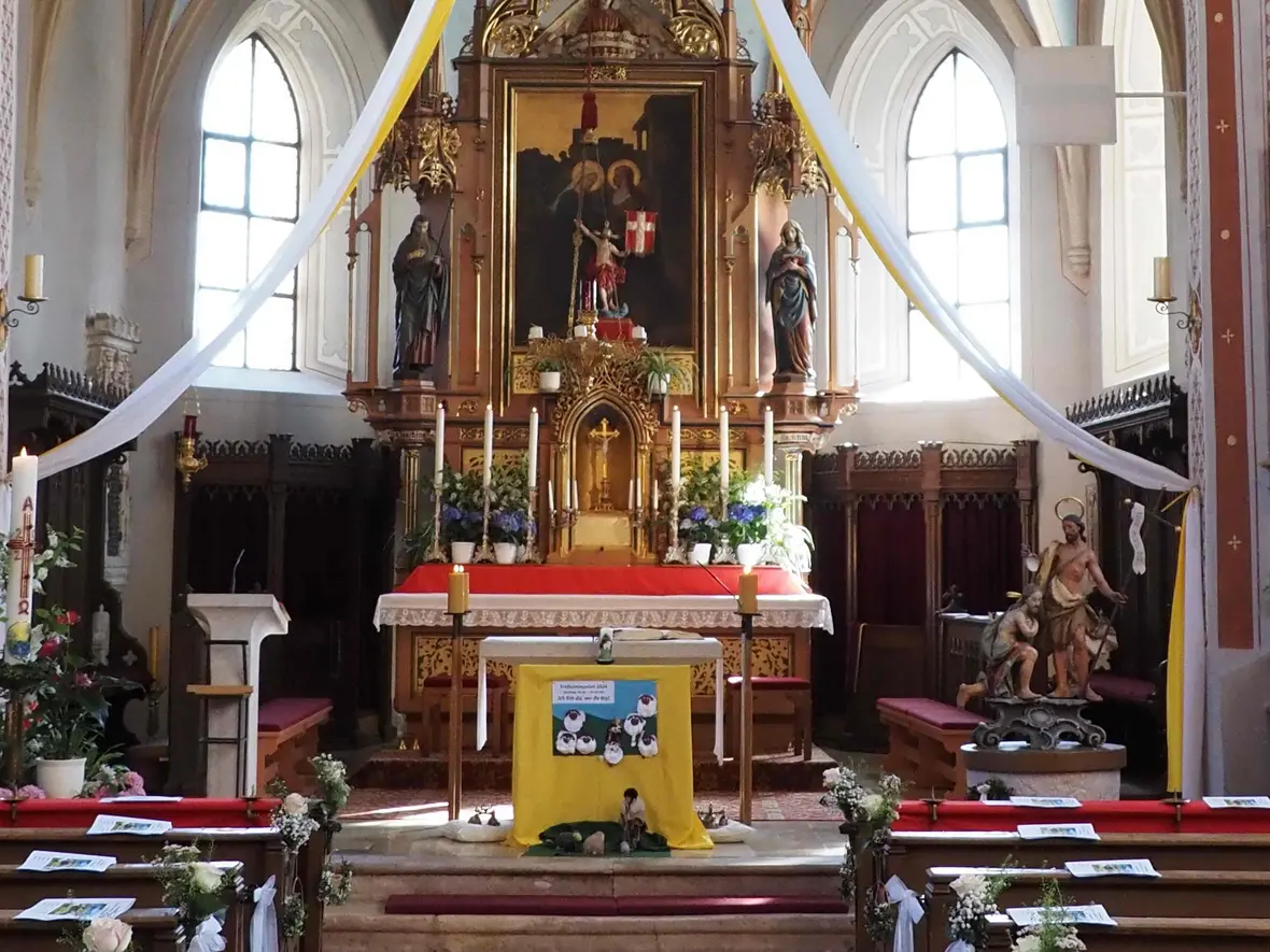 Zur Erstkommunion wurde die Kirche in Rohrenfels festlich geschmückt.