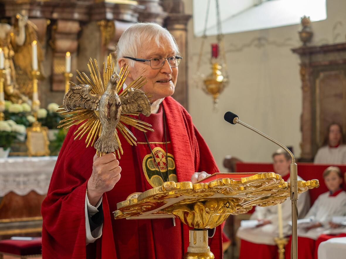 Der Firmspender Abt em. Emmeram Kränkl 