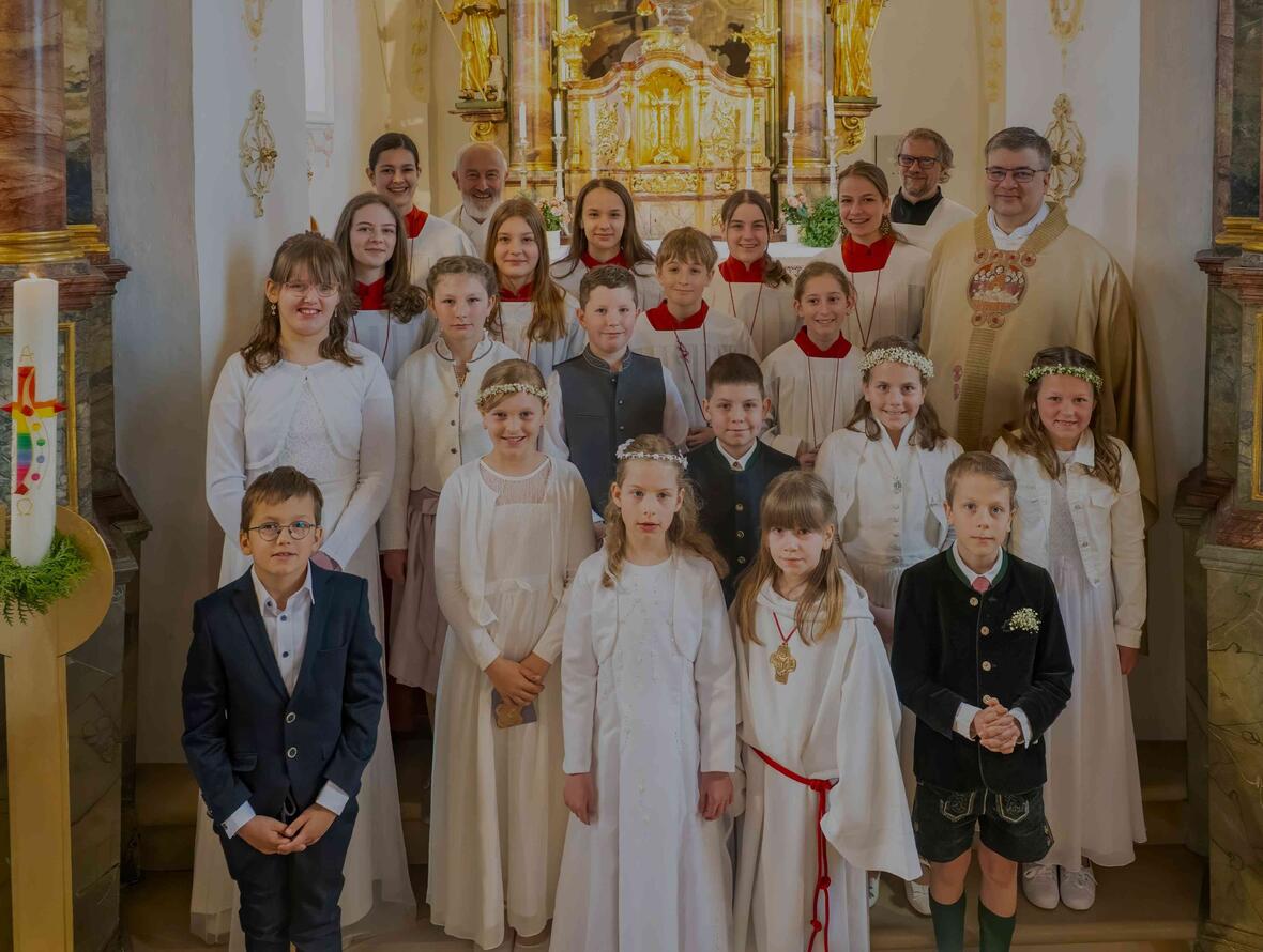 Gruppenbild der Kommunionkinder in Ried