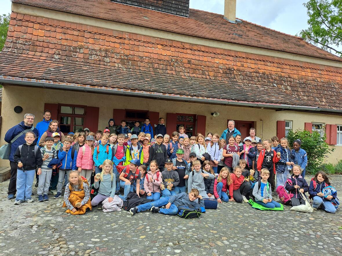 72 Erstkommunionkinder beim Ausflug