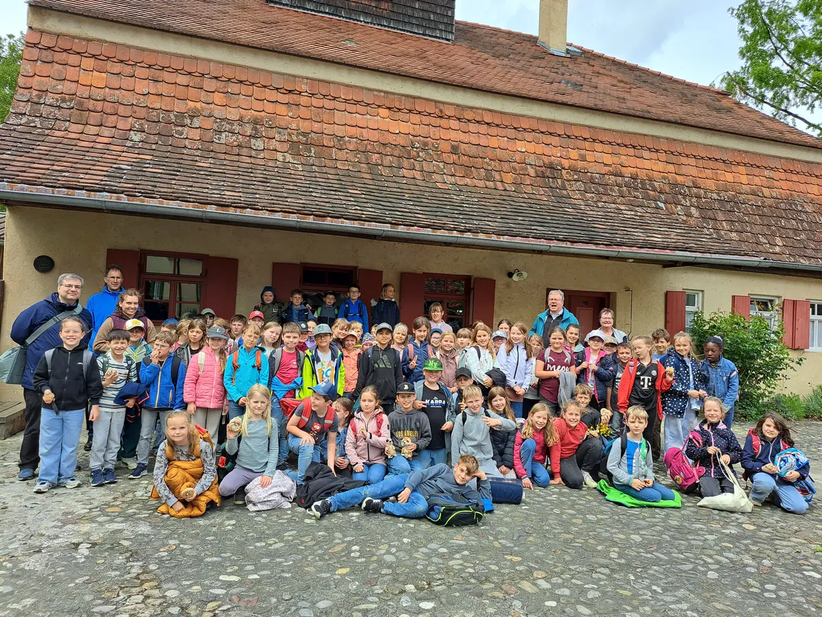 72 Erstkommunionkinder beim Ausflug