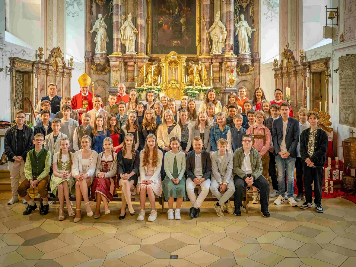 Gruppenbild mit allen Firmlingen.