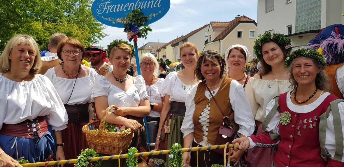 Wir waren geduldig beim Einzug dabei am 1. Schloßfest Freitag. Das Bild ist vom Umzug am letzten Sonntag.