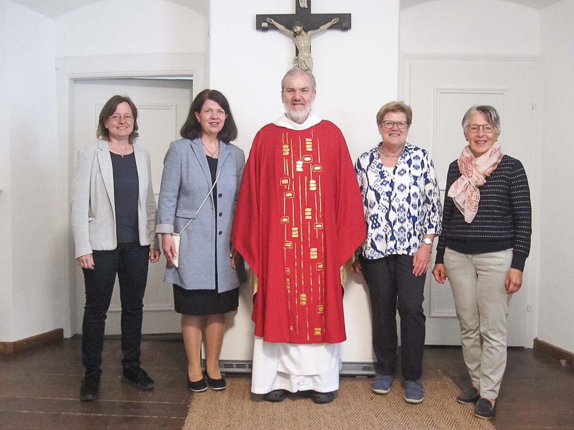 von links: Margit Ettig, Susanne Stegmiller, Pater Gerhard Lagleder, Monika Schatzmann, Rosa Maria Böhm (Bild: Johannes Ried)