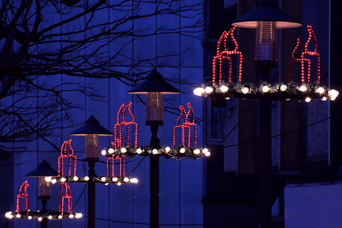 Straßenbeleuchtung im Advent