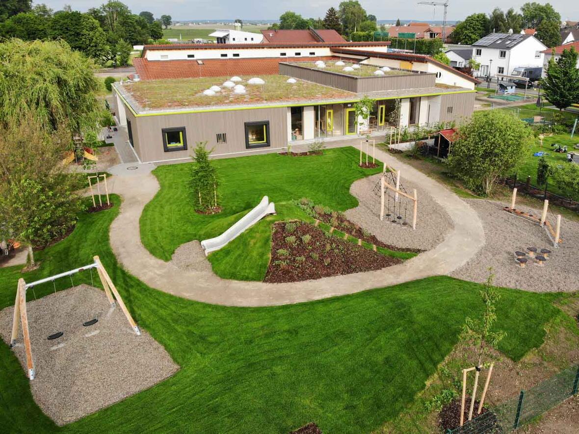 Der Garten und die Westfront des Hauses