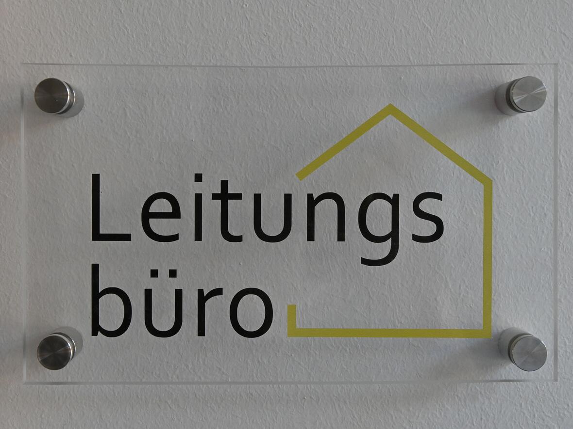 Wie es sich gehört will ich mich im Leitungsbüro anmelden ...