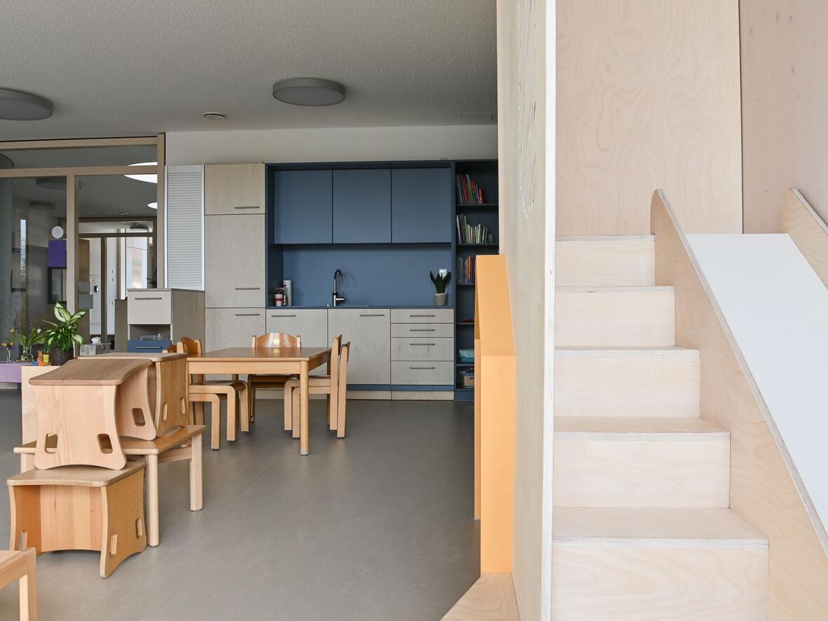 Hier wohnt und arbeitet die Mäusegruppe. Die Indoor-Rutsche rechts macht richtig Spaß.