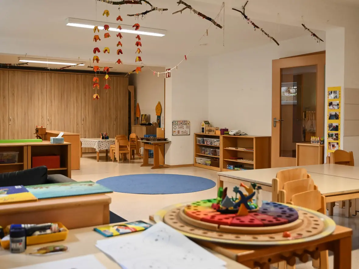 Die Kinder der Igelgruppe haben sich im Kellergeschoß eingeigelt. Ob sie wieder rauswollen?