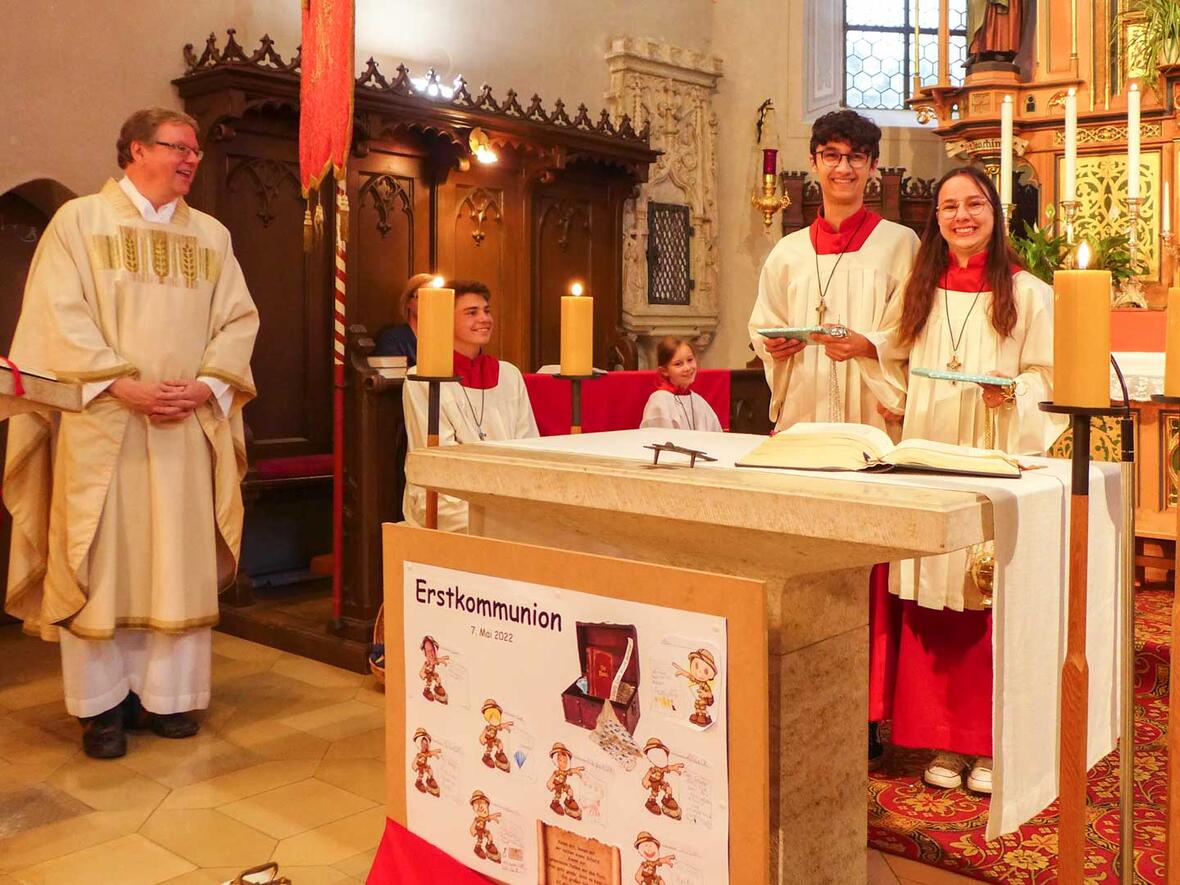 Berichten Leonie und Dominik gerade von einer Besonderheit des Chefs?