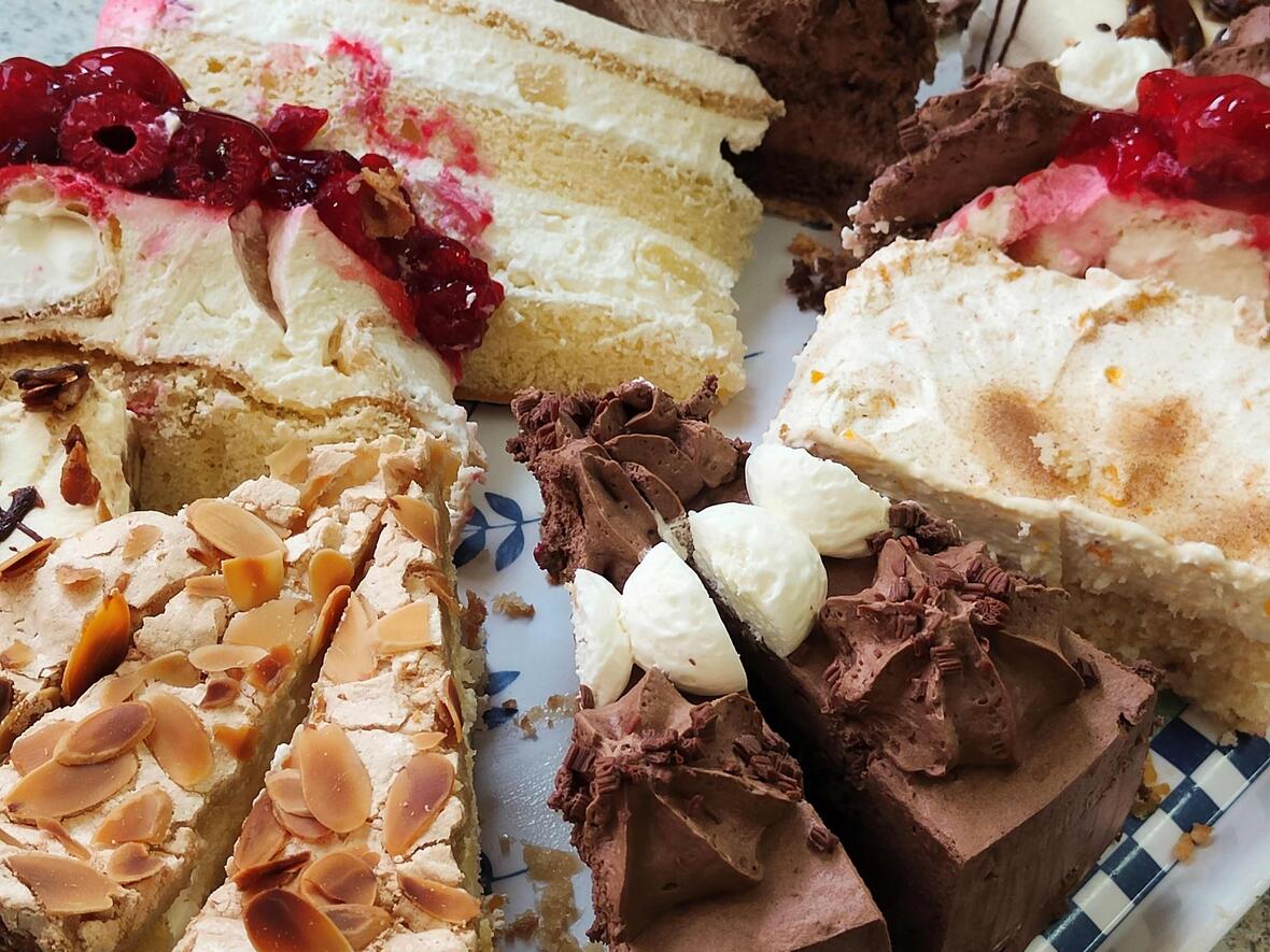 Die Auswahl an Kuchen war groß.