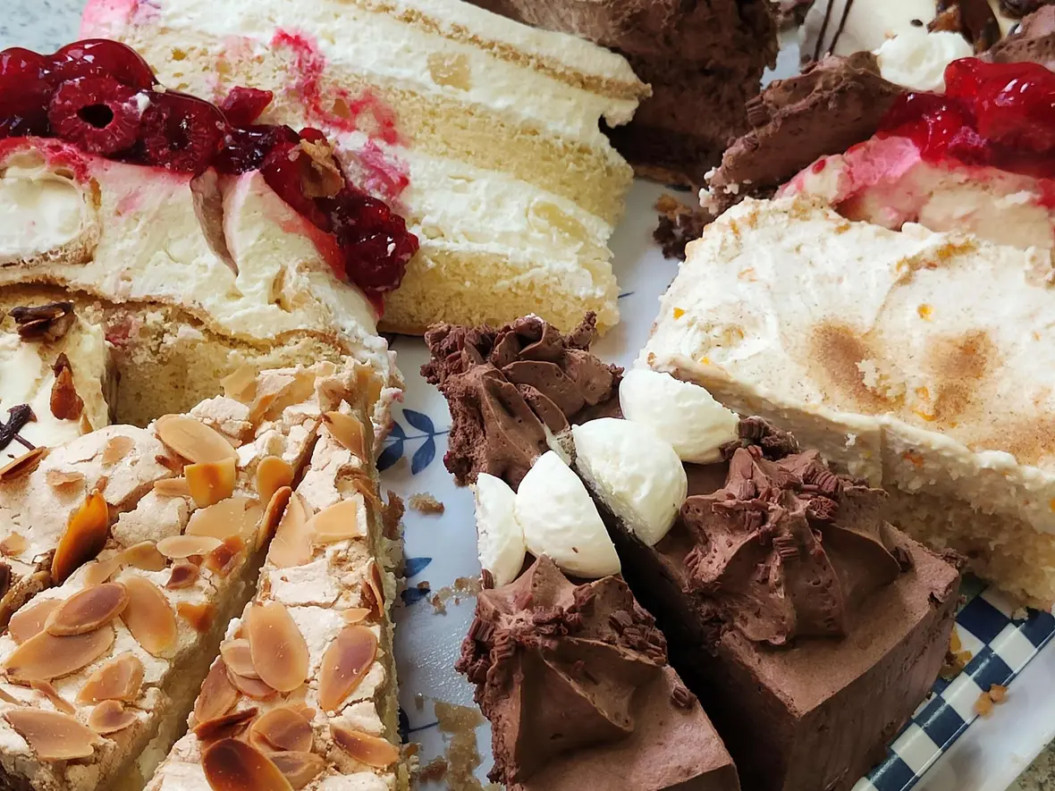 Die Auswahl an Kuchen war groß.